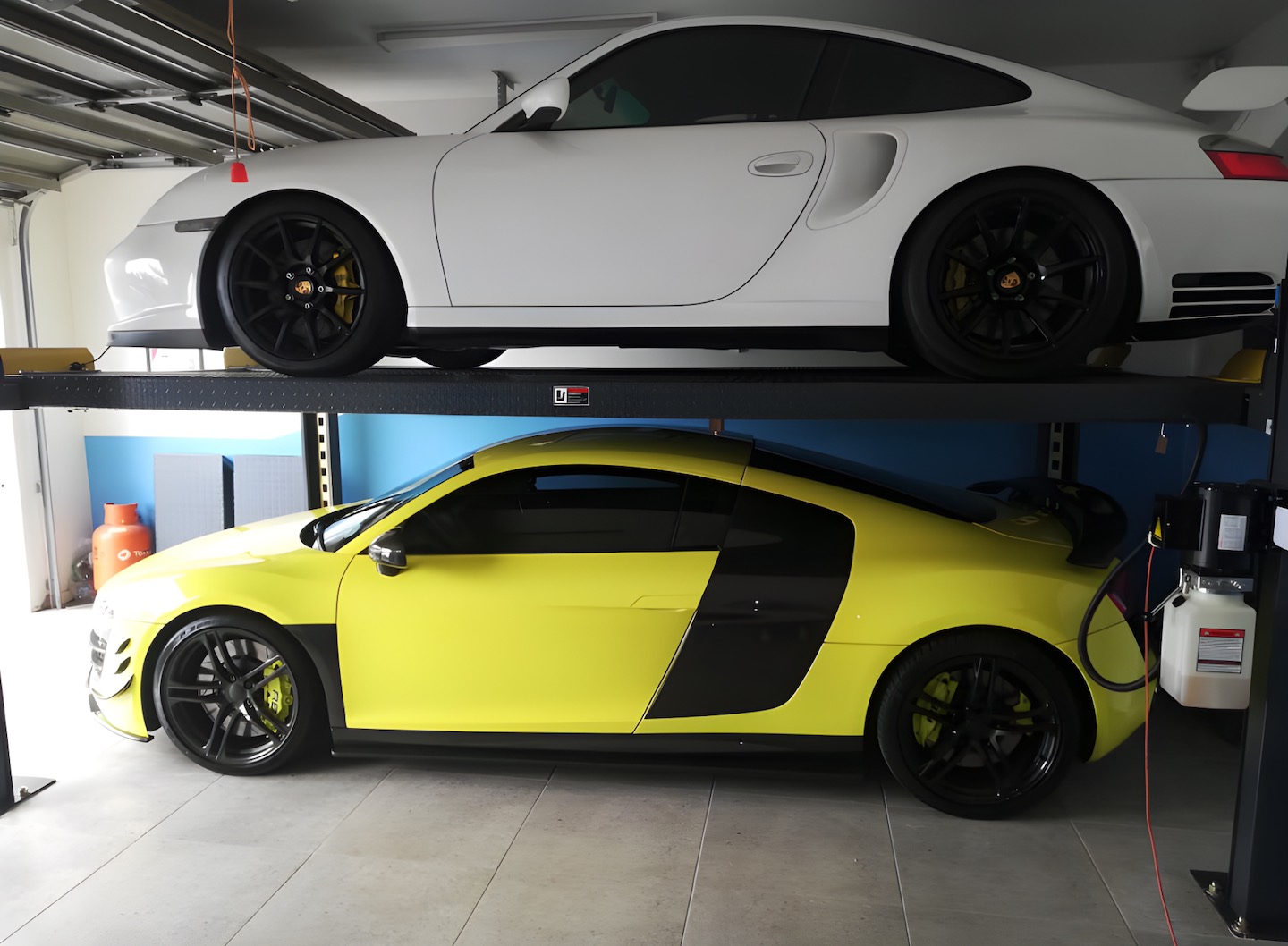 Four post parking lift