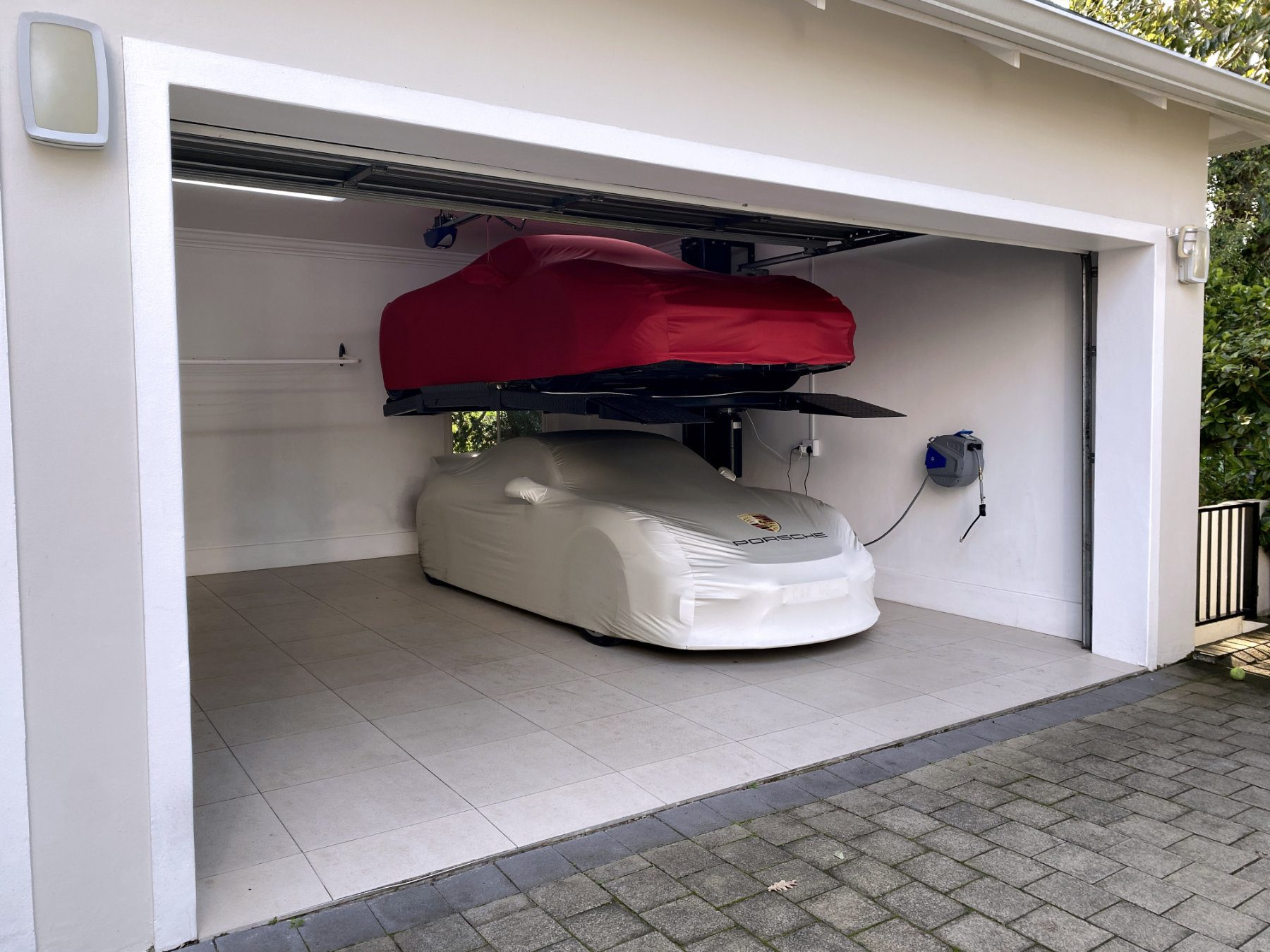 Strong Single-Post Parking Lift in Southern Suburbs Home Garage
